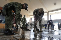 Photo : Personnel of the U.S. and Japan