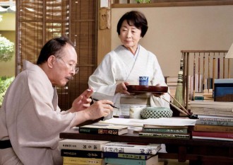 Hashizume Isao (left) and Yoshiyuki Kazuko ©2013"The Little House" Film Partners